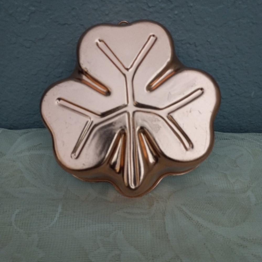 Shamrock copper mold